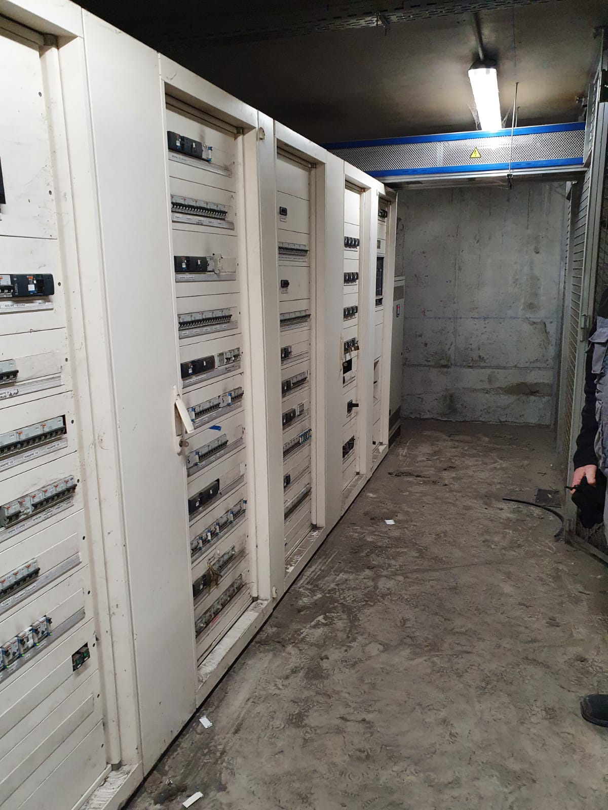 Avant Maintenance Entretien Tableau Electrique Remise en Conformité Nettoyage Pividal Givors